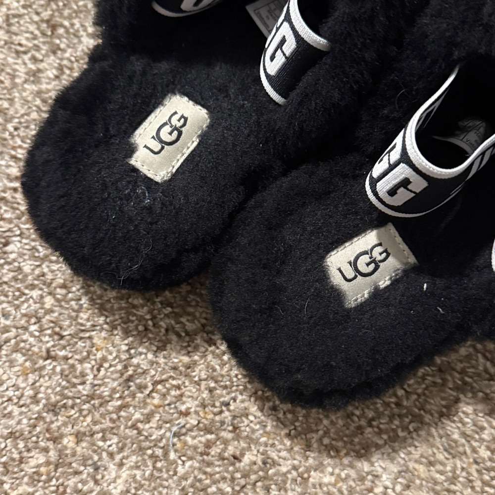 UGG Slipppers - Picture 2 of 4